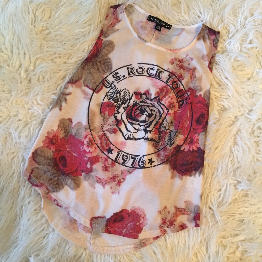 ⭐️BOGO Floral Tank⭐️